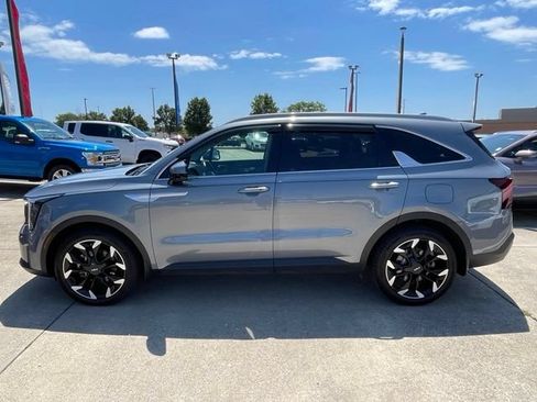 Used 2025 Kia Sorento EX w/ Panoramic Sunroof Package FWD image 9