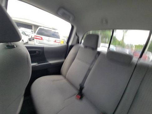 Used 2022 Toyota Tacoma SR5 RWD image 4