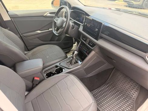 Certified 2025 Volkswagen Taos SE FWD image 19