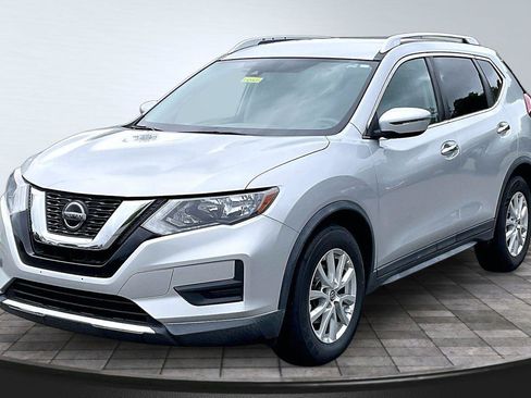 Used 2020 Nissan Rogue SV FWD image 12