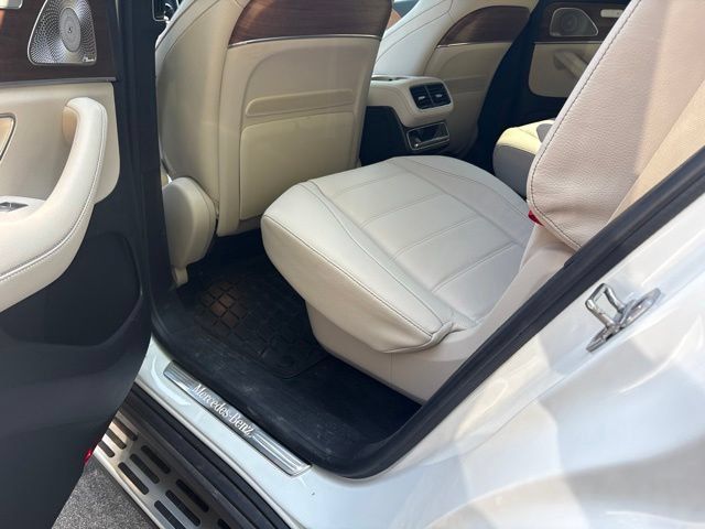 Used 2024 Mercedes-Benz GLS 450 4MATIC image 7