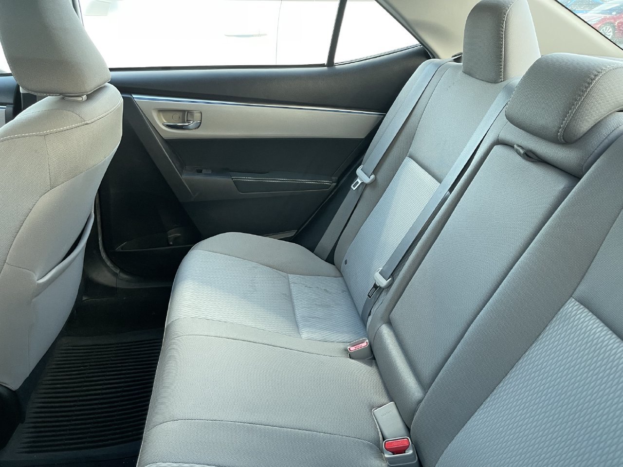 Used 2016 Toyota Corolla LE FWD image 9