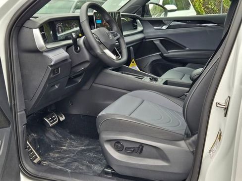 New 2026 Volkswagen Tiguan SE R-Line image 13