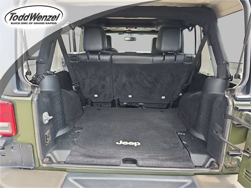 Used 2016 Jeep Wrangler Unlimited Sahara AWD/4WD image 15