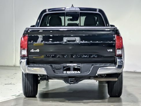 Used 2021 Toyota Tacoma SR5 AWD/4WD image 9