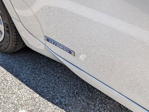Used 2015 Lexus ES 300h w/ Navigation System Package FWD image 9