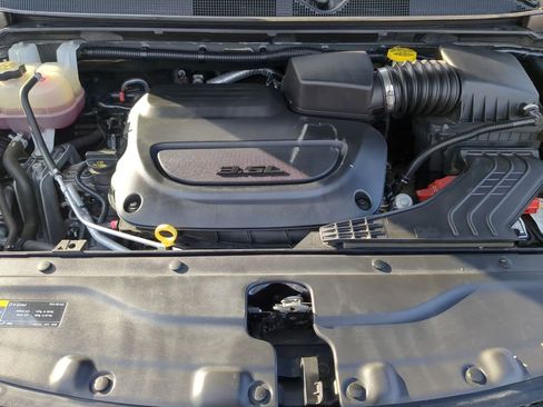 Used 2020 Chrysler Pacifica Touring-L image 22