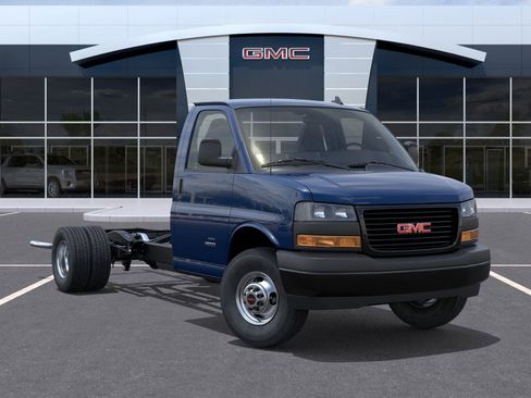 New 2025 GMC Savana 3500 w/ Power Convenience Package image 31