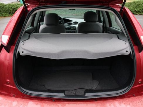 Used 2004 Ford Focus ZX5 Hatchback FWD image 16