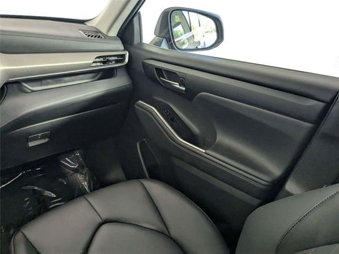 Used 2022 Toyota Highlander XLE AWD/4WD image 42