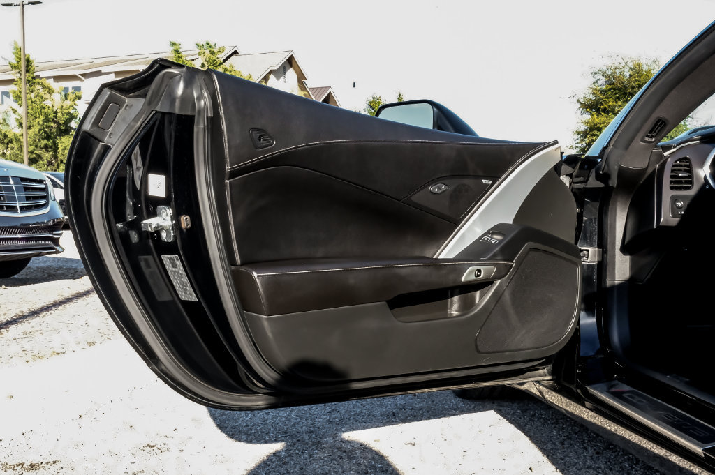 Used 2019 Chevrolet Corvette Stingray Coupe w/ 1LT RWD image 36