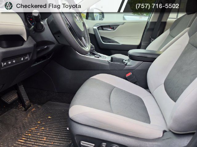 Used 2021 Toyota RAV4 XLE w/ Convenience Package AWD/4WD image 8