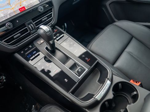 Certified 2023 Porsche Macan Turbo AWD/4WD image 20
