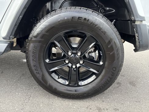 Used 2020 Jeep Wrangler Unlimited Sahara image 14