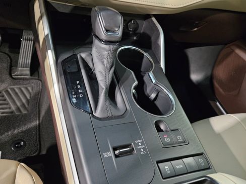 Used 2020 Toyota Highlander XLE image 33