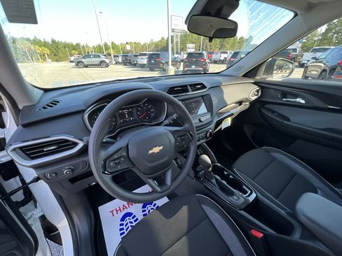 Used 2023 Chevrolet TrailBlazer LS image 10