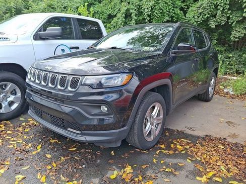 Certified 2023 Jeep Compass Latitude w/ Convenience Group AWD/4WD image 3