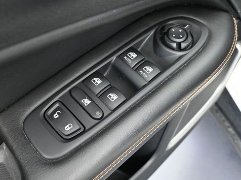 Used 2018 Jeep Compass Latitude w/ Cold Weather Group AWD/4WD image 20
