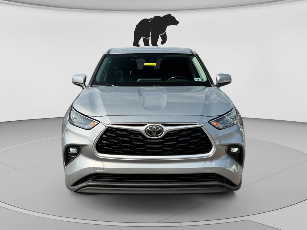 Used 2020 Toyota Highlander LE AWD/4WD image 8