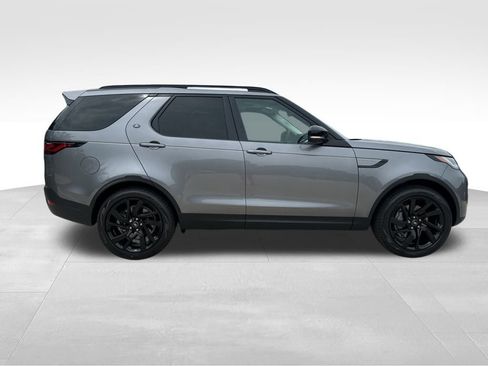 New 2024 Land Rover Discovery S image 4
