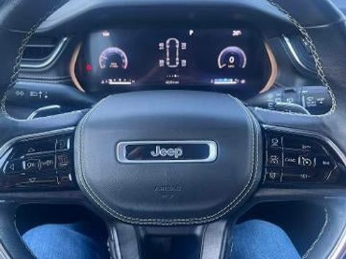 Used 2022 Jeep Grand Cherokee Overland w/ Luxury Tech Group IV image 8