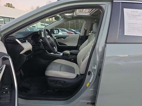 Used 2021 Toyota RAV4 XLE Premium image 9