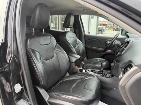 Used 2020 Jeep Cherokee Limited image 11