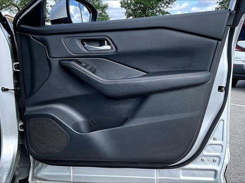 Certified 2025 Nissan Rogue SV FWD image 23