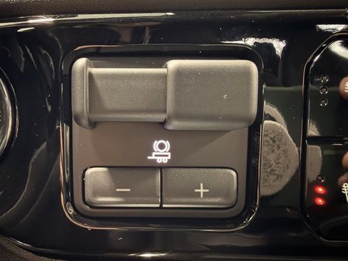 Used 2025 Chevrolet Silverado 2500 LT image 47