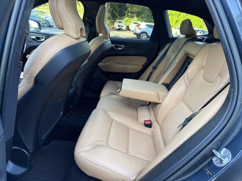 Certified 2023 Volvo XC60 B5 Ultimate w/ Protection Package Premier FWD image 32