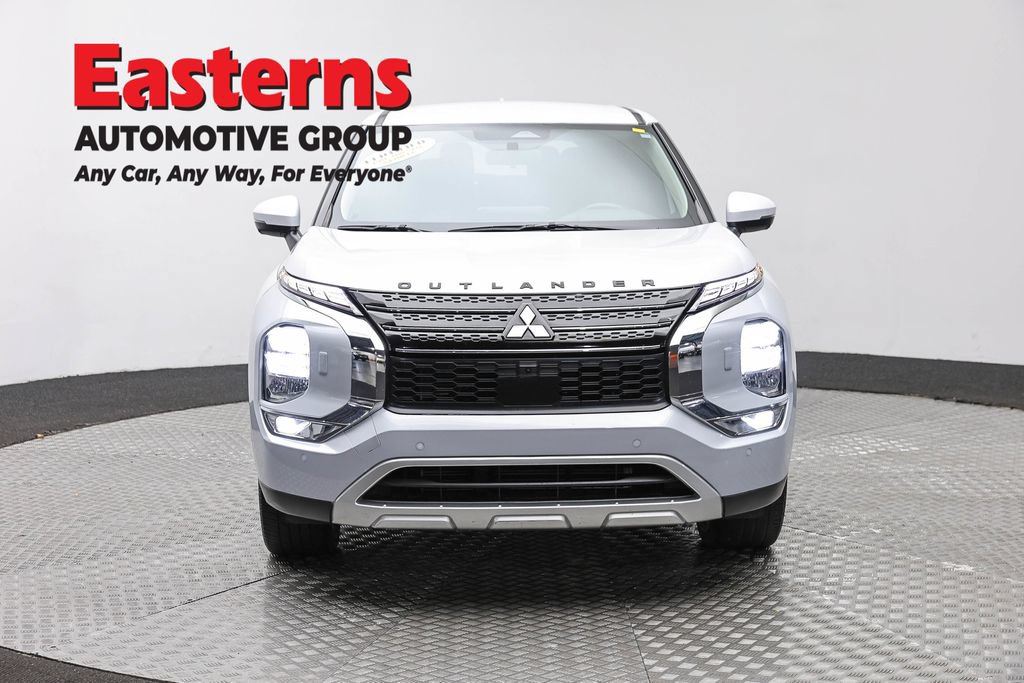 Used 2024 Mitsubishi Outlander SE AWD/4WD image 3
