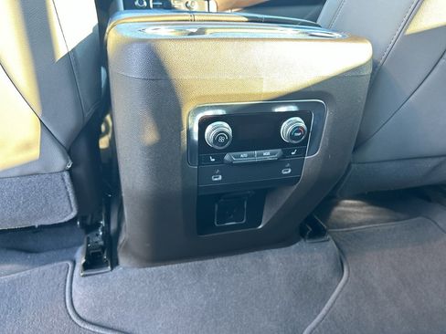 Used 2023 GMC Yukon XL SLT w/ SLT Premium Package image 30