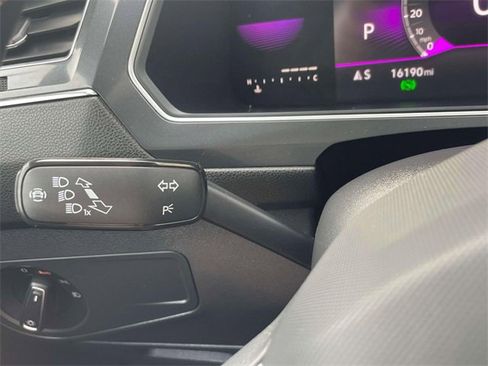 Used 2022 Volkswagen Tiguan SE R-Line image 23