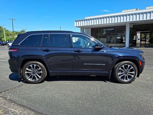 Used 2024 Jeep Grand Cherokee Overland w/ Advanced Protech Group III AWD/4WD image 8