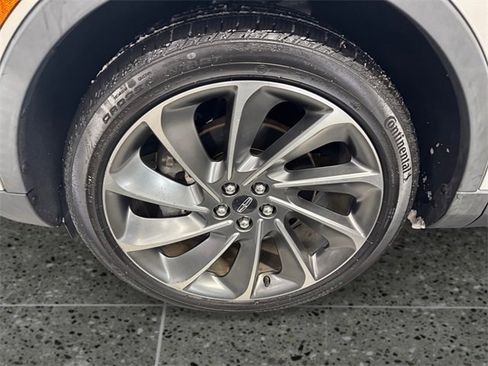 Used 2019 Lincoln Nautilus Reserve image 24