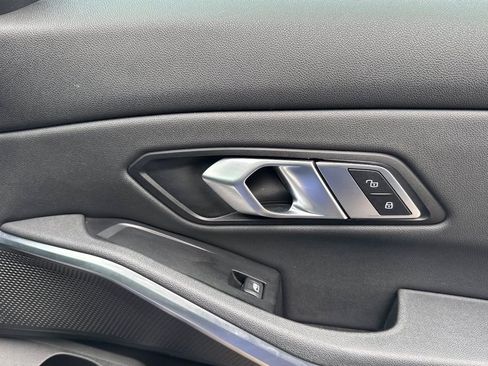 Used 2020 BMW 330i Sedan w/ M Sport Package image 18