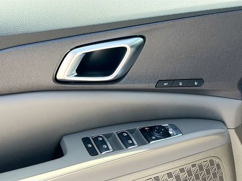 New 2026 Kia Carnival EX FWD image 18