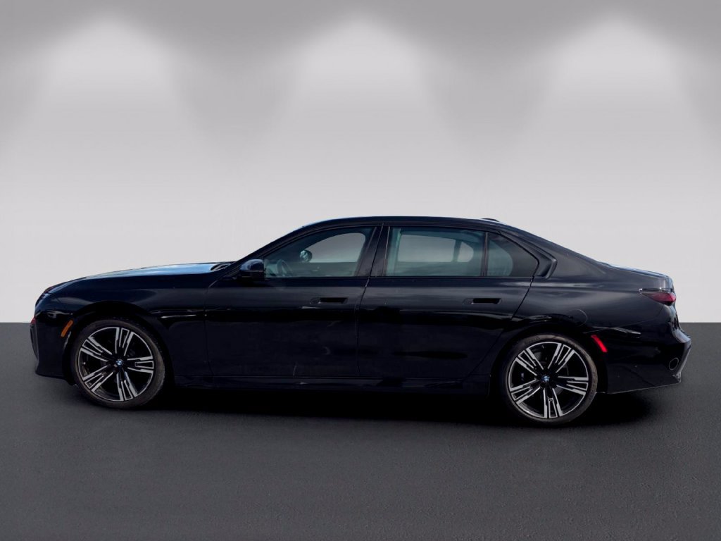 Certified 2023 BMW i7 xDrive60 w/ Parking Assistance Package AWD/4WD image 6