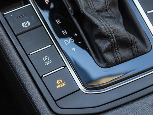 Used 2019 Volkswagen Jetta SEL Premium image 32