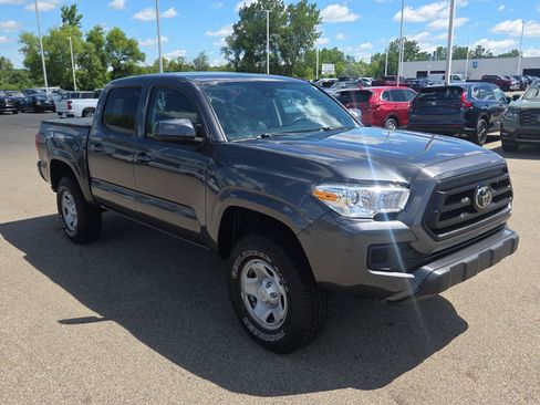 Used 2021 Toyota Tacoma SR AWD/4WD image 8