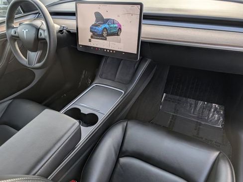 Used 2024 Tesla Model Y Long Range image 31