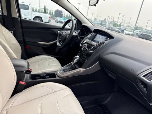 Used 2016 Ford Focus Titanium w/ Titanium Cold Weather Package FWD image 23
