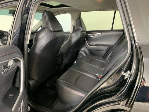 Used 2020 Toyota RAV4 TRD Off-Road w/ TRD Off-Road Weather Package image 33