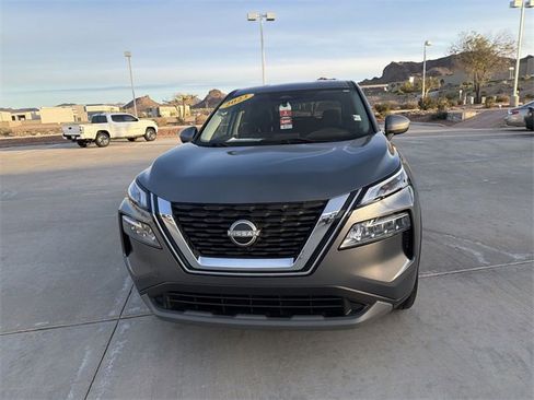 Used 2023 Nissan Rogue SV image 2