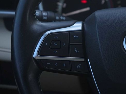 Used 2020 Toyota Highlander XLE FWD image 17