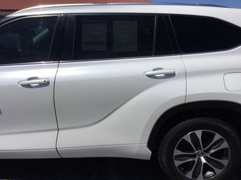 Used 2020 Toyota Highlander XLE FWD image 18