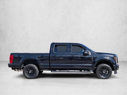 Used 2022 Ford F250 Lariat w/ Black Appearance Package image 4