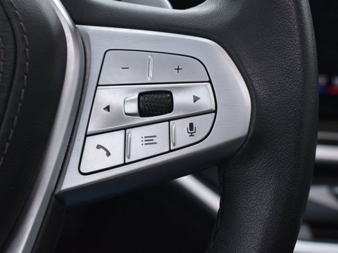 Used 2025 BMW X7 xDrive40i w/ Premium Package image 16