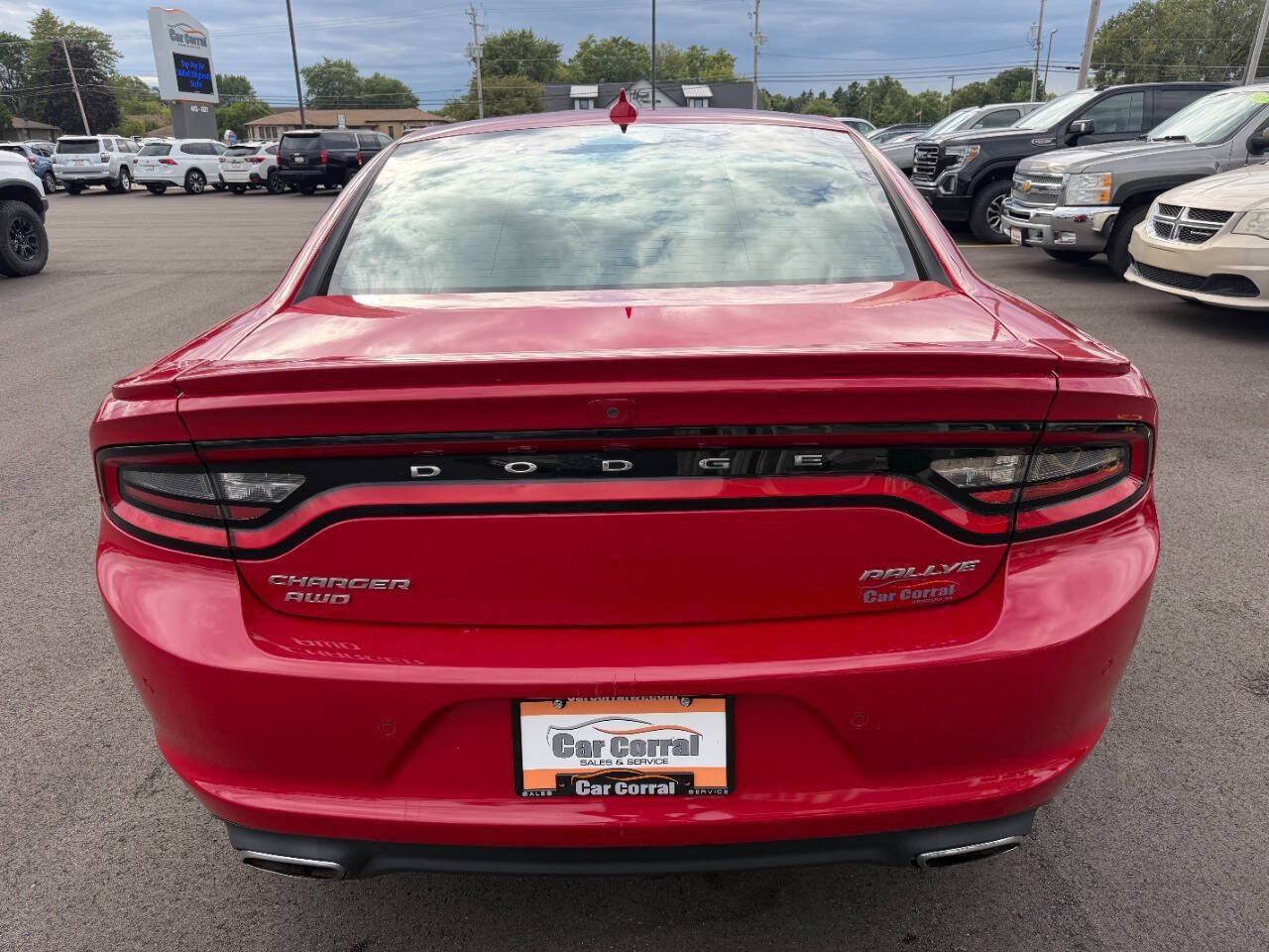 Used 2016 Dodge Charger SXT w/ AWD Plus Group image 4