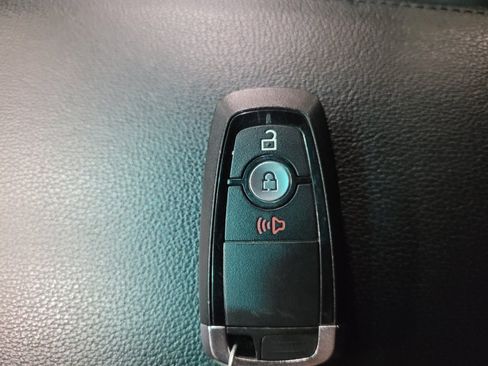 Used 2018 Ford Explorer XLT AWD/4WD image 32
